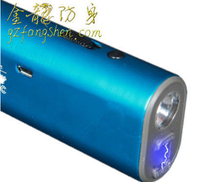 18、給自己準備一些自衛(wèi)的防身工具，像防身電擊器，防身噴霧，防身甩棍等，都是可以很好保護自己的一些防身武器。